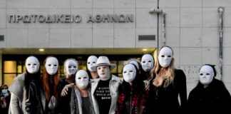 Συγκλονίζει η Ελενα, μία από τις 10 φίλες της Ιωάννας με τις λευκές μάσκες