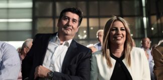 Η Φώφη Γεννηματά και το στήριγμά της