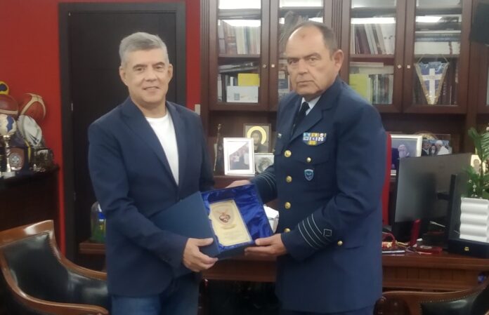 ΑΓΟΡΑΣΤΟΣ ΜΕ ΔΙΟΙΚΗΤΗ ΔΑΚ