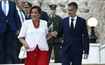 Κώστας Μπακογιάννης για τον καρκίνο: «Η μάνα μας είναι ένας απίστευτα δυνατός άνθρωπος»