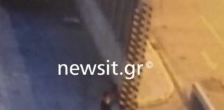 Η στιγμή που η 8χρονη εγκλωβίζεται στην πόρτα του εργοστασίου και βρίσκει φριχτό θάνατο