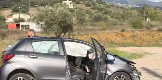 Τροχαίο με 4 οχήματα στη Λεωφόρο Σπάτων -Πέντε τραυματίες