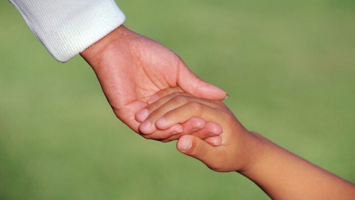 holding-hands-green1