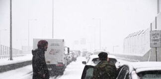 ΣΥΡΙΖΑ για Αττική Οδό: Ποιος έδωσε άδεια να κυκλοφορούν βαρέα οχήματα μέσα στα χιόνια;