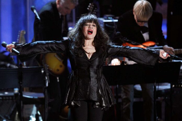 ronnie_spector_r_1301-1536x1024