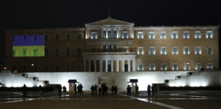 Με τη σημαία της Ουκρανίας φωταγωγείται απόψε η Βουλή των Ελλήνων