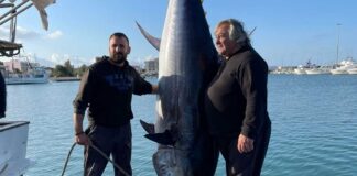 Ζυγίζει 400 κιλά και είναι το μεγαλύτερο ψάρι που πιάστηκε τα τελευταία χρόνια