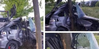 Αυτοκίνητο «καρφώθηκε» σε δέντρο