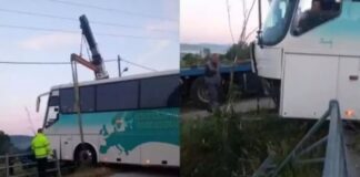 Λαχτάρησαν επιβάτες λεωφορείου-Λιποθύμησε στο τιμόνι ο οδηγός και το όχημα βρέθηκε στις μπάρες