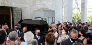 «Σκέφτομαι πως να πεθαίνεις είναι να φεύγεις, μόνο για λίγο και έπειτα, να ξαναγυρνάς»