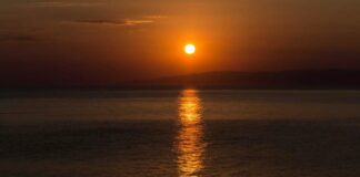 «Με βίαζαν διαδοχικά σε παραλία στην ανατολή του ήλιου»