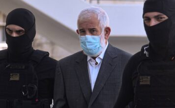 Κινήθηκε προς τη Λένα Δροσάκη ο Πέτρος Φιλιππίδης – Τον συγκράτησε η Ελπίδα Νίνου