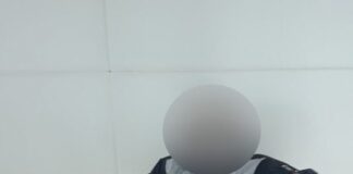 Σοκάρει η φωτογραφία του αστυνομικού στα social media