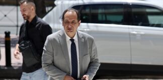 Στα ευρωπαϊκά δικαστήρια ο Χρήστος Σπίρτζης για να ερευνηθεί η εμπλοκή του στην τραγωδία των Τεμπών