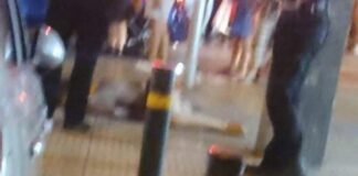 Βρέθηκε αιμόφυρτη και ημίγυμνη σε πεζοδρόμιο