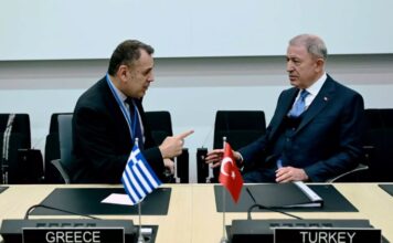 Το παρασκήνιο της συνάντησης Ακάρ με Παναγιωτόπουλο – Τα 40 λεπτά σε μια αίθουσα του ΝΑΤΟ