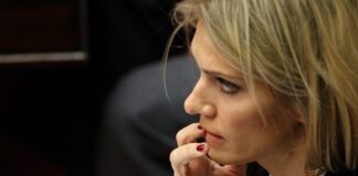 Τον σύντροφό της «δίνει» η Εύα Καϊλή για το σκάνδαλο