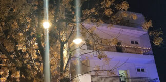 17χρονη δολοφόνησε άγρια με μαχαιριές την 22χρονη φίλη της την οποία φιλοξενούσε
