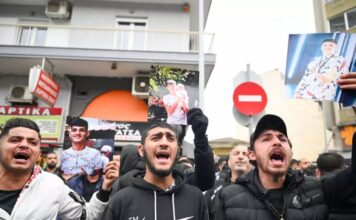 Ολοκληρώθηκε η απολογία του αστυνομικού – Αναβρασμός στα δικαστήρια με δεκάδες Ρομά