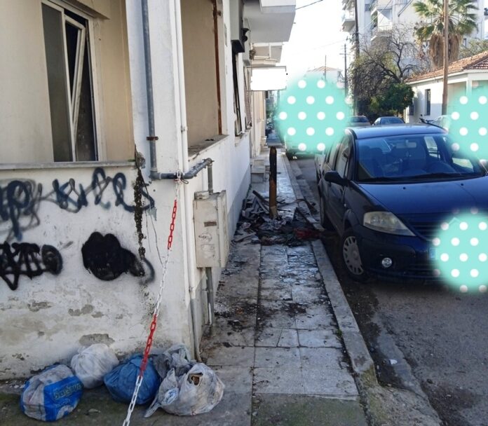 ΣΠΙΤΙ ΓΙΑΤΡΟΥ ΒΑΖΕΙ ΦΩΤΙΑ