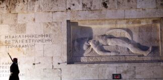 ΠΑΣΟΚ για «Άγνωστο Στρατιώτη»: Τα μνημεία είναι για να ενώνουν, όχι να διχάζουν όπως προσπαθεί η κυβέρνηση