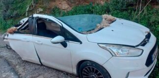 Αυτοκίνητο καταπλακώθηκε από βράχο (video)