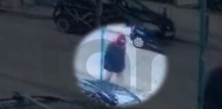 Άνοιξε την πόρτα του αυτοκινήτου της γιαγιάς και προσπάθησε να τραβήξει έξω 8χρονη (βίντεο)