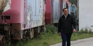 ΣΥΡΙΖΑ για Τέμπη: Μην διανοηθεί ο Μητσοτάκης να κρύψει από τη Βουλή Καραμανλή και υφυπουργούς