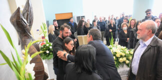Οδύνη στην κηδεία του Βάιου Βλάχου που σκοτώθηκε στα Τέμπη