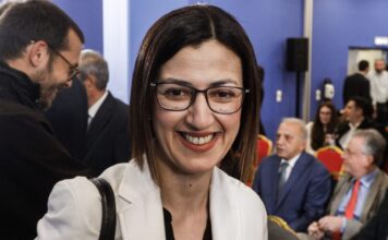 Υπέρ της αναδιάρθρωσης των ΕΛΤΑ η Αγαπηδάκη με αιχμές για βουλευτές της ΝΔ