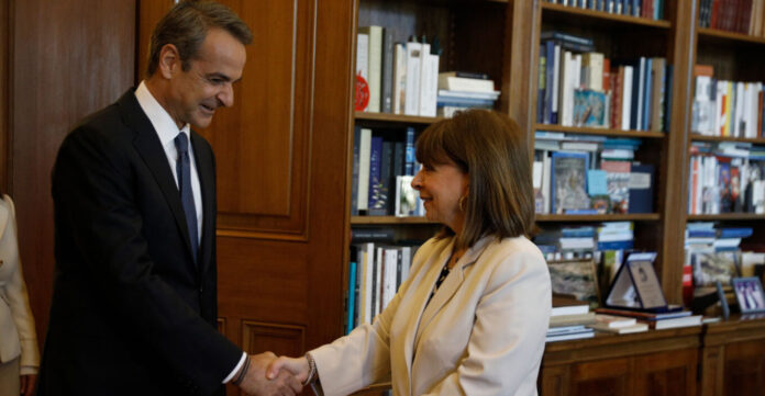 mitsotakis-sakellaropoulou-xeirapsia