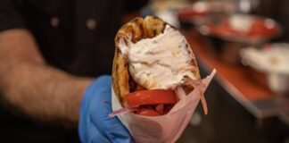 Ζητείται τυλιχτής σε σουβλατζίδικο με μισθό… 3.600 ευρώ τον μήνα!