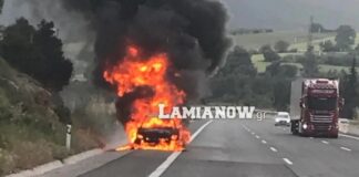 Τρόμος εν κινήσει για μητέρα οδηγό με τα παιδιά της – «Λαμπάδιασε» το αυτοκίνητο (βίντεο)