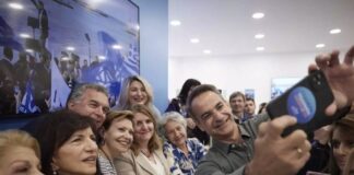 Μητσοτάκης από Σύνταγμα: «Την άλλη Κυριακή θα γιορτάσουμε νίκη της ΝΔ και του Ολυμπιακού στο Final4»
