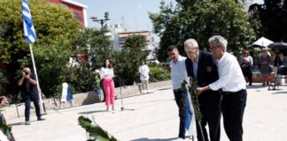 Αγκαλιά συγγνώμης του Γερμανού πρόξενου στον 91χρονο επιζώντα του στρατοπέδου «Παύλος Μελάς» – Στιγμές συγκίνησης και μνήμης