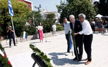 Αγκαλιά συγγνώμης του Γερμανού πρόξενου στον 91χρονο επιζώντα του στρατοπέδου «Παύλος Μελάς» – Στιγμές συγκίνησης και μνήμης