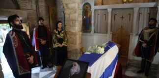 Σε λαϊκό προσκύνημα η σορός του Γιάννη Μαρκόπουλου
