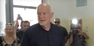 Ψήφισε ο Γιώργος Παπανδρέου – «Η Δημοκρατία μας απειλείται»