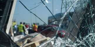 Τροχαίο με νεκρή γυναίκα μετά από σφοδρή σύγκρουση δύο αυτοκινήτων – 3 οι τραυματίες