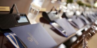 Τι περιέχουν οι μπλε φάκελοι που έδωσε ο Κυριάκος Μητσοτάκης στους υπουργούς του