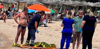 Τραγωδία: Πέθανε στην παραλία περιμένοντας ασθενοφόρο