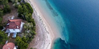 Ο σεισμός στην Αταλάντη βύθισε παραλία της Εύβοιας – Εντυπωσιακές φωτογραφίες