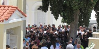 Θλίψη στο τελευταίο αντίο στο 16χρονο Γιάννη