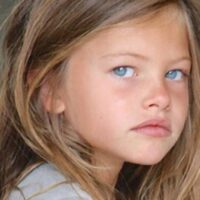 omorfotero-koritsi-ston-kosmo-708