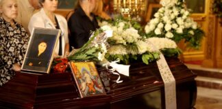 Το τελευταίο «αντίο» στον Βασίλη Κωνσταντινίδη – Συντετριμμένη η οικογένειά του