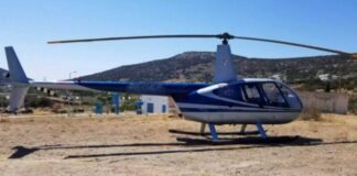 Έβλεπαν έκπληκτοι αυτό το ιδιωτικό ελικόπτερο να προσγειώνεται σε χωράφι δίπλα από βενζινάδικο