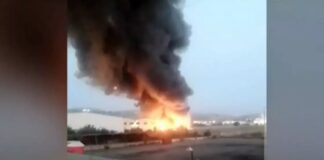 Μεγάλη φωτιά σε εργοστάσιο με βερνίκια και χρώματα (βίντεο)