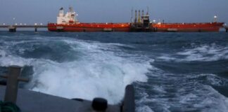 Το Ιράν άνοιξε πυρ σε ελληνόκτητο τάνκερ στον Κόλπο του Ομάν