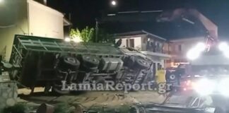 Τούμπαρε νταλίκα φορτωμένη σιτάρι (βίντεο)