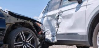 Σοβαρό τροχαίο με κλεμμένο αυτοκίνητο – Πήραν φωτιά 15 δέντρα στο σημείο του ατυχήματος